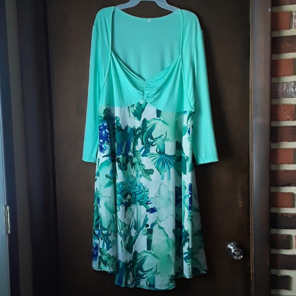 Flowing 3/4 sleeve dress